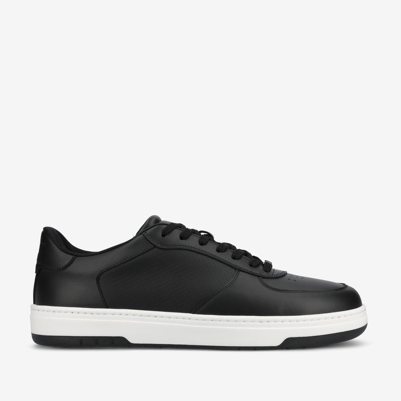 The Rapido Low-top Sneaker in Black
